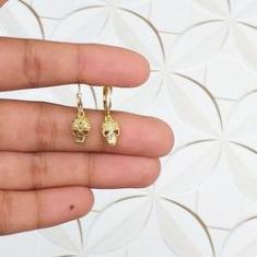 Imagem de Brinco De Argolinha Caveira Folheado A Ouro 18k