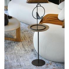 Imagem de Mesa Lateral Karla BAIXA, tampo redondo MDF/BP Amadeirado Itapoã e base Aço Corten. Amadeirado