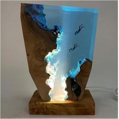 Imagem de Luzes LED feitas à mão para mergulhador oceânico, abajur de mesa de cabeceira USB de resina epóxi, presente de enfeites de arte de mesa para quarto de escritório, presente de Páscoa de Natal