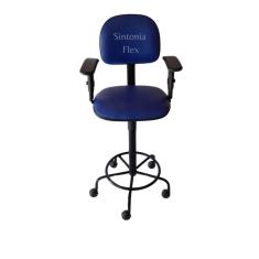 Imagem de Cadeira secretaria caixa alta - braço com regulagem  de altura  com rodízio  pra balcão recepção - corano azul
