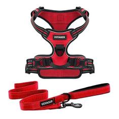 Imagem de Peitoral Voyager para cães com duas guias, controle sem puxão, ajustável, macio, mas forte, para cães de médio e grande porte com tecnologia reflexiva 3M - conjunto de trela (malha vermelha), PP