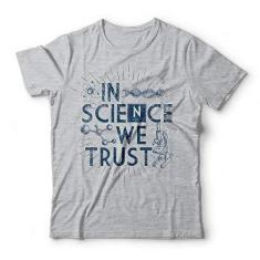 Imagem de Camiseta In Science We Trust