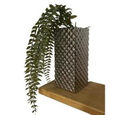 Imagem de Vaso Alto Prata Trabalhado Com Planta Artificial Caída