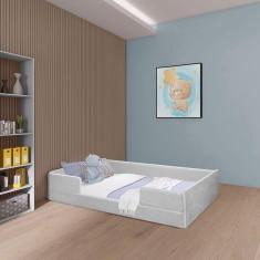 Imagem de Cama Infantil Montessoriana com Colchão Luana em Madeira Maciça com Revestimento em Tecido Cinza