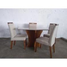 Imagem de mesa com 4 cadeiras