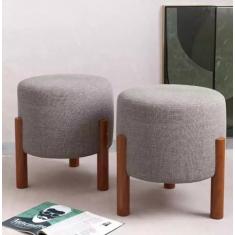 Imagem de Kit 2 Puffs Decorativo Redondo Banqueta Sala Quarto Escritório Pés Madeira Zuppy - Cinza Linho