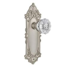 Imagem de Nostalgic Warehouse 702107, passagem-6 cm, placa vitoriana de níquel acetinado com puxador de vidro de cristal