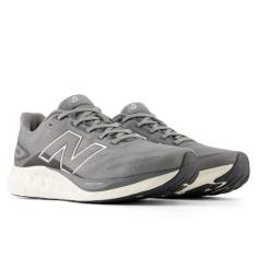 Imagem de New Balance Tênis de corrida feminino Fresh Foam 680 V8, Cinza/ímã/prata escuro metálico, 38
