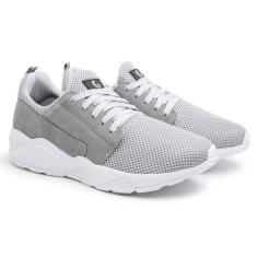 Imagem de Tênis Esportivo em Tecido Yoyo Store com Cadarço Recortes Perfuros e S