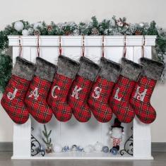 Imagem de JEKOSEN Meias de Natal Clássicas Xadrez Vermelhas com Letras, Iniciais Bordadas Em Prata, Punho de Pelúcia de Pele Sintética Preta, Meias de Natal Tradicionais Penduradas para Decorações de Lareira De