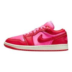 Imagem de Nike Tênis feminino Air Jordan 1 Low, Pink Blast/Chile Red-Sail, 36