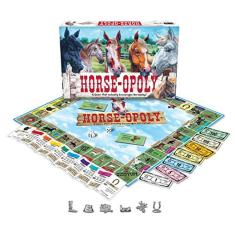 Jogo de tabuleiro cavalo-opoly por tarde para o céu