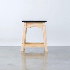 Banqueta Baixa Moema 45ax35lx35p Em Madeira Cor Natural E Preto