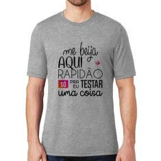 Camiseta Me beija aqui rapidão - Foca na Moda, Cinza, P