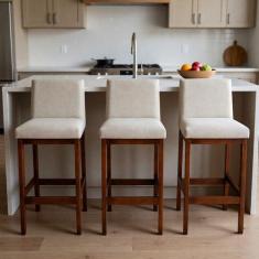 Kit 3 Banquetas Altas 70cm Montada Estofadas com Encosto Linho Madeira