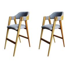 Kit 2 Banquetas Laura Madeira Maciça de Eucalipto Verniz Linho Cinza/Marrom