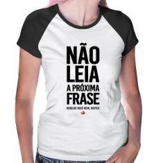 Baby Look Raglan Não leia a próxima frase - Foca na Moda, Branco, Pret