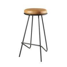 Banqueta Canastra Couro Caramelo Base Metal Preto