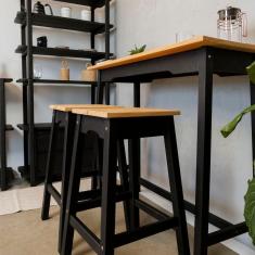 Banqueta Alta Moema 75ax35lx35p Em Madeira Cor Preto E Mel