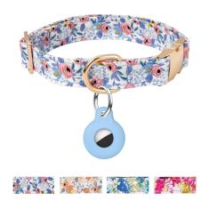Coleira para cães AirTag, coleira ajustável para cães com suporte para AirTag, coleiras fofas para filhotes com fivela de metal, coleira macia acolchoada de flores azuis para cães pequenos, médios e