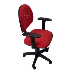Cadeira executiva giratoria com braço de regulagem de altura  e pistão a gás  com base de ferro tecido vermelho