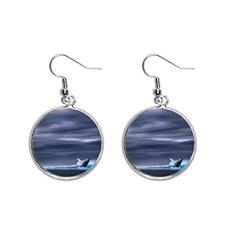 Brinco feminino com pingente de prata com imagem de natureza e peixe jubarte oceano