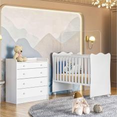 Quarto de Bebê Doce Sonho com Cômoda 2523 e Berço Simples 1 c/ Rodízios Qmovi Branco