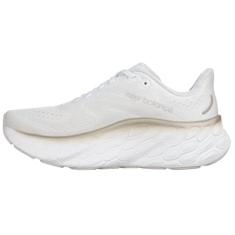 New Balance Fresh Foam X More V4 Tênis de corrida feminino, Branco/dourado metálico/Moonbeam, 40