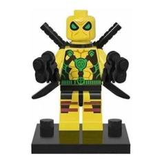 Boneco Blocos De Montar Deadpool Traje Amarelo