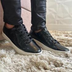 tenis feminino cano baixo de couro com solado costurado e de borracha-Feminino