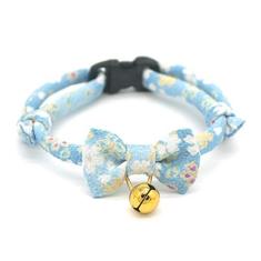 PetSoKoo Coleira de gato Chirimen com sino. Estilo de gravata borboleta de flor japonesa. Segurança Breakaway e leve, macia, confortável, durável