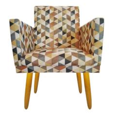 Poltrona Cadeira Decorativa Nina Encosto Alto Rodapé Triangulo Bege -