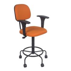 Cadeira Caixa Alta com rodizios bracos de regulagem de altura Atendime