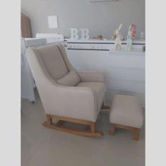 Poltrona Amamentação Aquila Balanço Retrô com puff Base Madeira - Conc