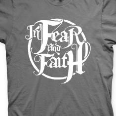 Camiseta In Fear And Faith Chumbo e Branca em Silk 100% Algodão