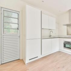 Porta Basculante Alumínio Branco - 2.10 x 0.80 Hale