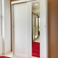 Guarda-roupa Solteiro 2 Portas de Correr 1 Espelho 1 Gaveta 6 Prateleiras 1 Cabideiro Palhoça