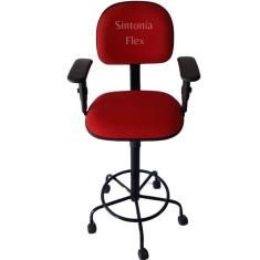 Cadeira secretaria caixa alta - braço  com regulagem  de altura  - estrela de ferro com rodízio  - aro - tecido vermelho