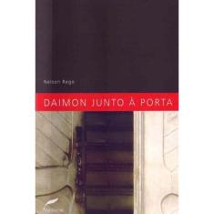 Daimon Junto a Porta