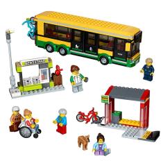 Kit de construção LEGO City Town Bus Station 60154 (337 peças)