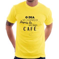 Camiseta O Dia Só Começa Depois De Um Bom Café - Foca Na Moda