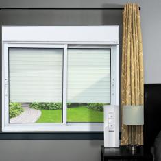 Janela Elite 2 Folhas Moveis Com Persiana Integrada Correr Com Motor E Controle Remoto 120 X 150 Vidro Liso Branco