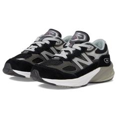 New Balance Tênis infantil 990 V6 com cadarço, Preto/prata, 17