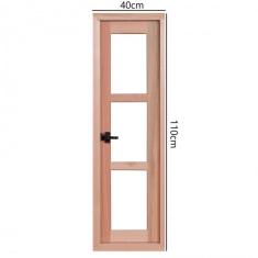 Janela com Caixilhos Pivotantes e Vidros Quadriculados Natural