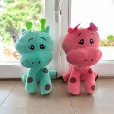 Girafa de Pelúcia 24cm com Ventosa  Magia e Charme para Brincar e Deco