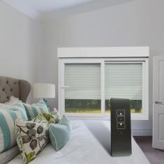 Janela de pvc Integrada 140x200cm 2 Folhas com Vidro Liso e Cremonna com Controle Remoto itec