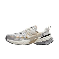 Nike Tênis feminino V2K Run (HJ7245-100, branco/cáqui/prata metálico/branco), Branco/cáqui/prata metálico/branco, 41