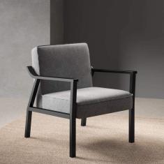 Poltrona em Madeira Maciça Antonia Volttoni Preto