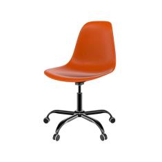 cadeira eames e terracota e preta