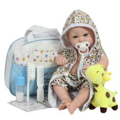 Boneco Reborn Bebê Menino Com Saída de Banho Girafa + Bolsa - Cegonha 